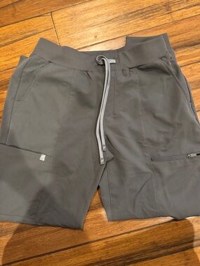 Women’s Fabletics Scrub pants